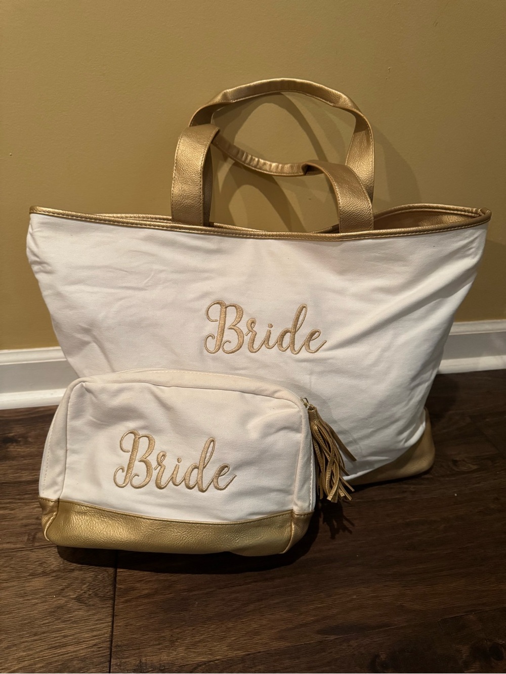 Viv&Lou Bride Tote With Makeup Pouch- ivory shell and gold embroidered